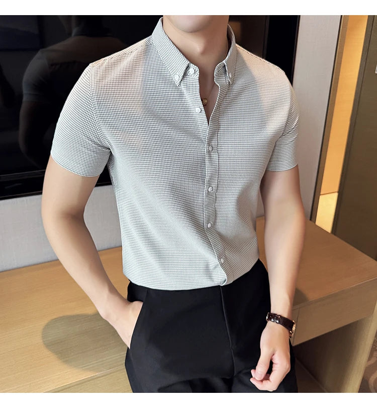 Camisa de vestir a cuadros de manga corta y corte entallado