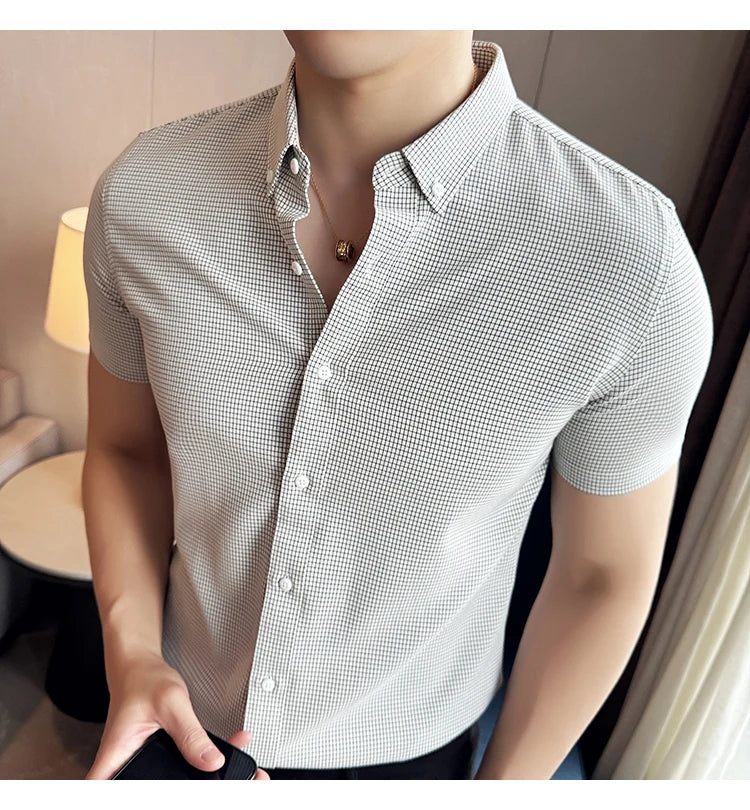 Camisa de vestir a cuadros de manga corta y corte entallado