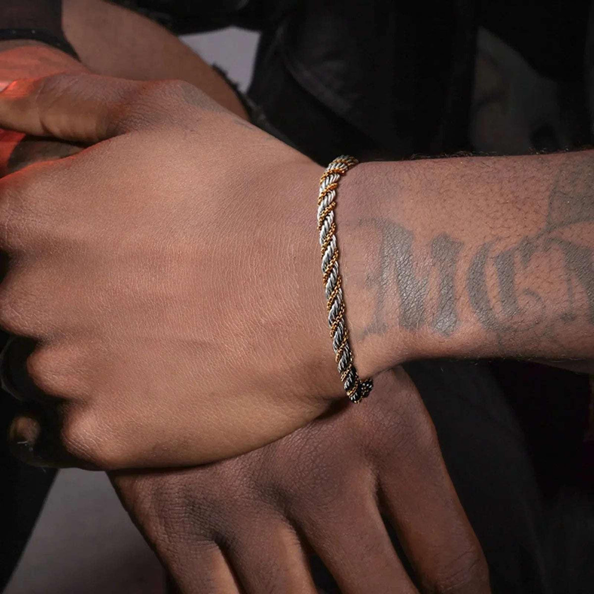 Pulseira Masculina Torcida em Aço Inoxidável Prata e Preto - Altino