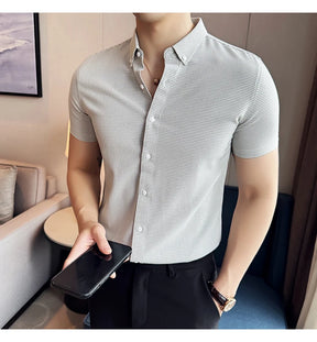 Camisa de vestir a cuadros de manga corta y corte entallado