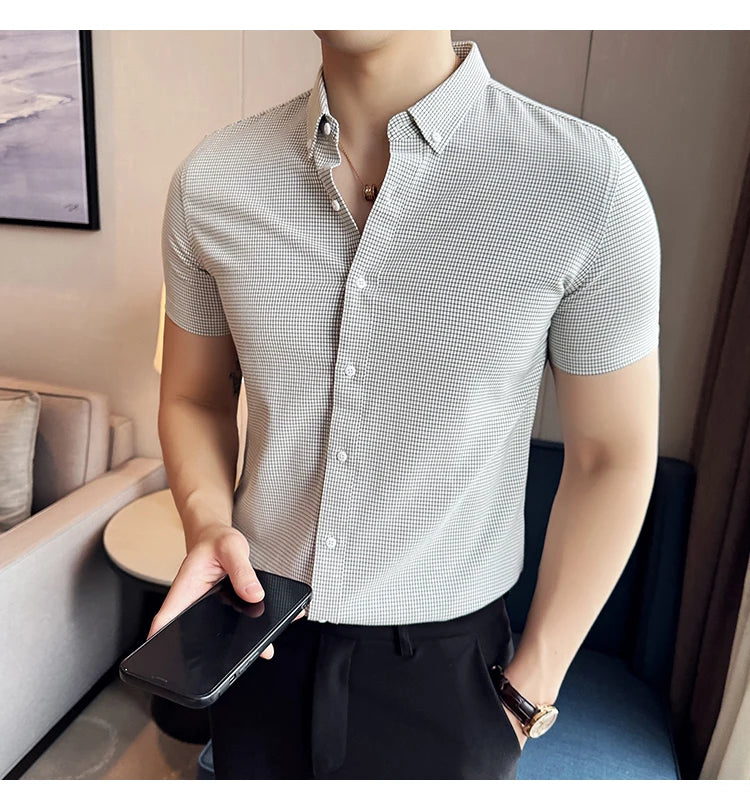 Camisa de vestir a cuadros de manga corta y corte entallado