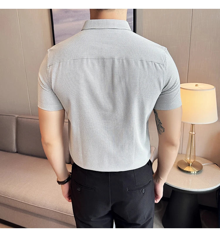 Camisa de vestir a cuadros de manga corta y corte entallado