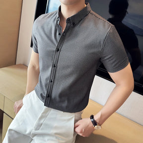 Camisa de vestir a cuadros de manga corta y corte entallado