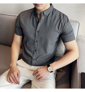 Camisa de vestir a cuadros de manga corta y corte entallado