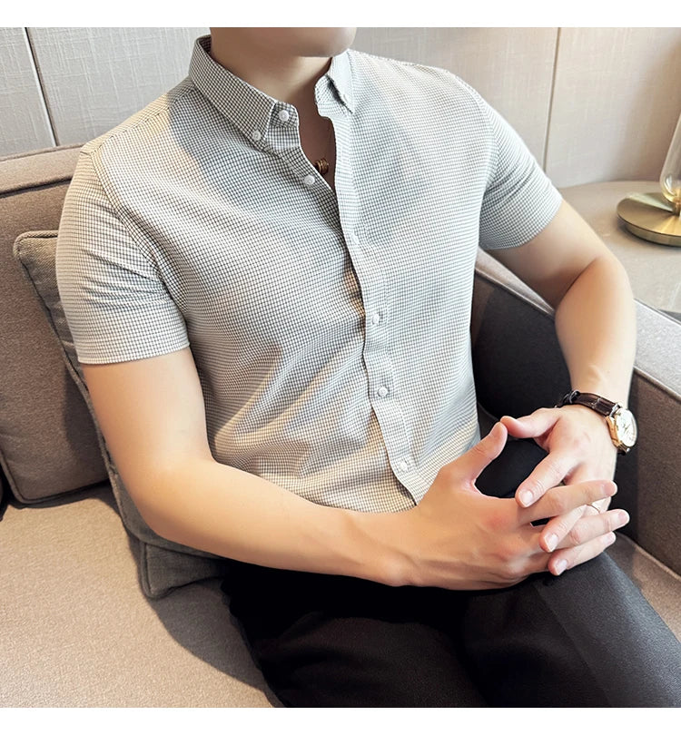 Camisa de vestir a cuadros de manga corta y corte entallado
