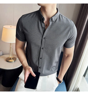 Camisa de vestir a cuadros de manga corta y corte entallado